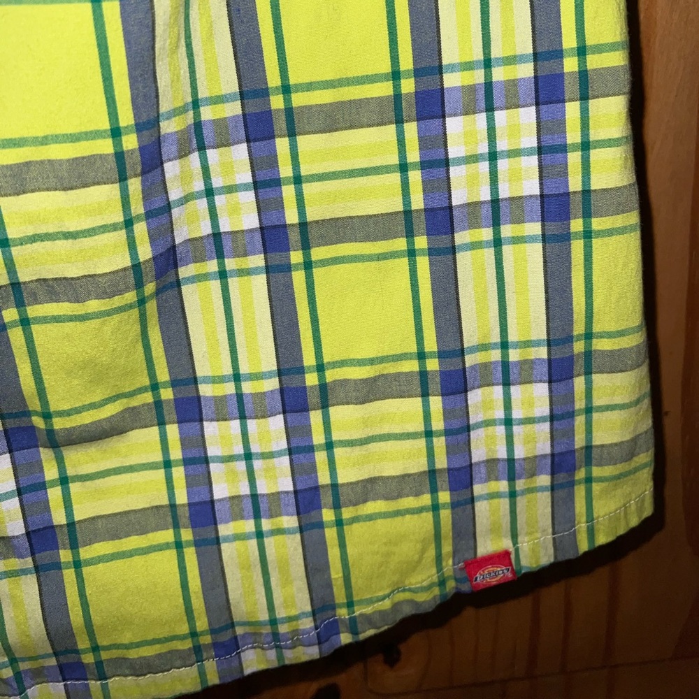 Dickies plaid button down short sleeve shirt/top. Size small. EUC - Picture 4 of 7